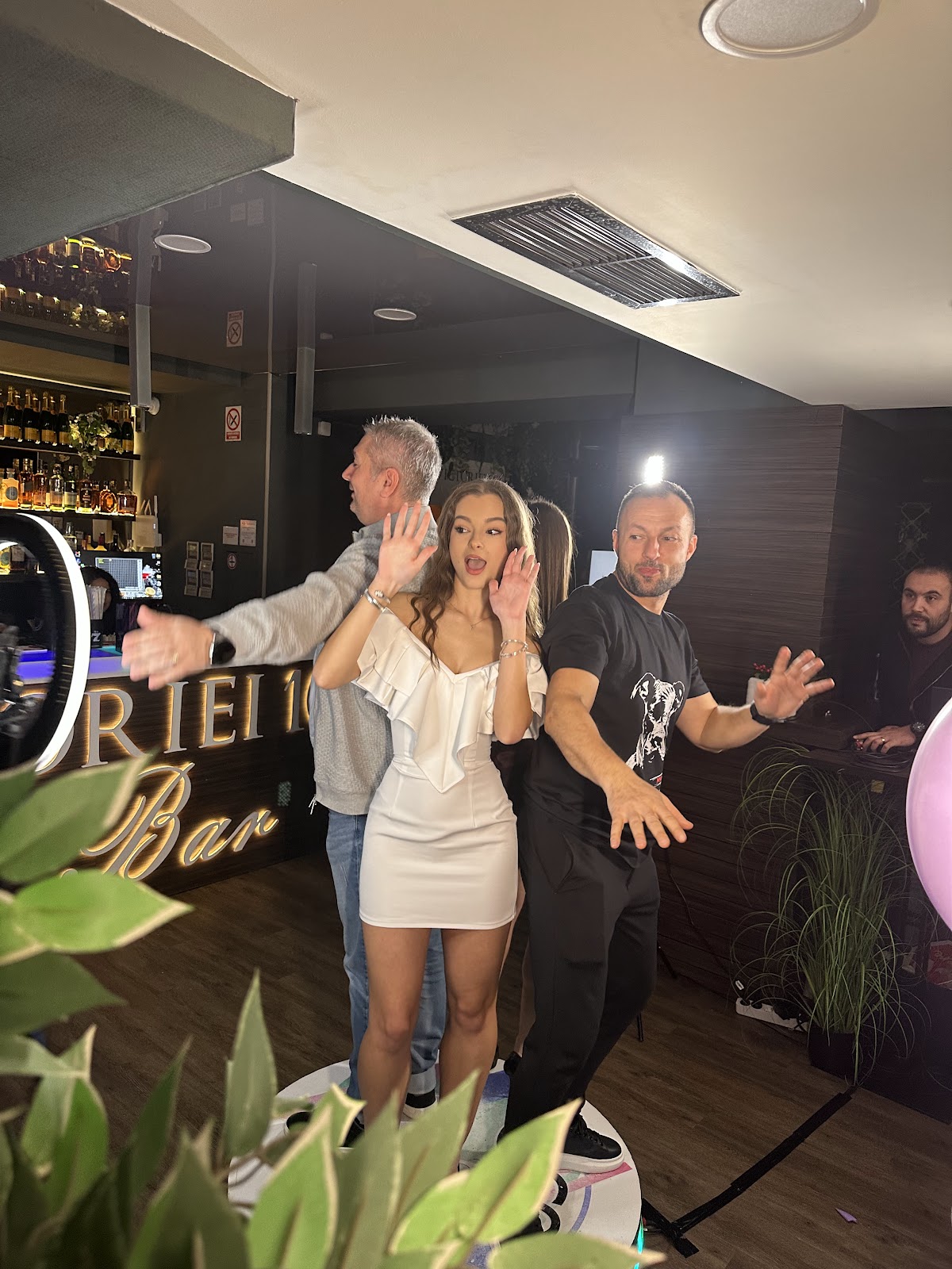 Victoriei 100 Bar